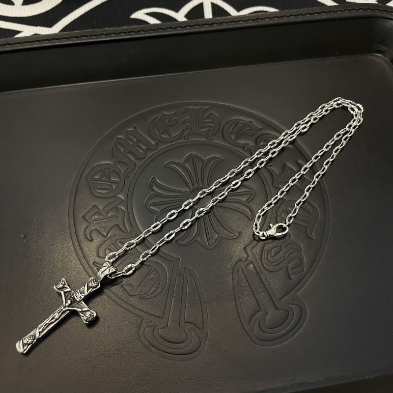 Ch*0me He**ts necklaces